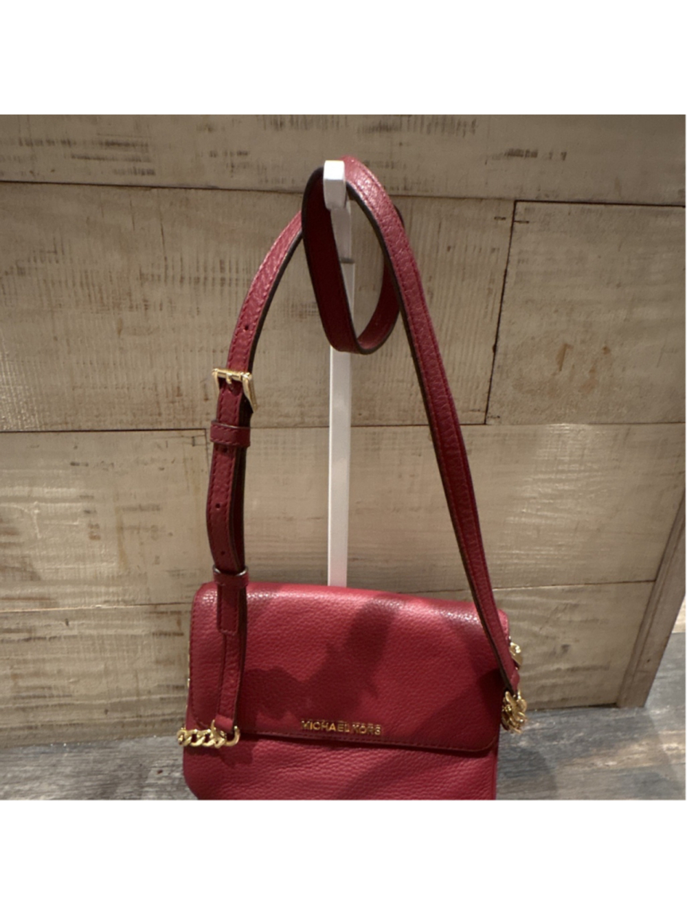 Michael Kors Red Pebbled Crossbody Bag Gold Hardware Magnetic Flap Chain Strap - Picture 2 of 8